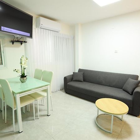 Ferienwohnung דירה יפה סגנון מודרני מרחק של 5 דקות נסיעה מהים Aschkelon Exterior foto